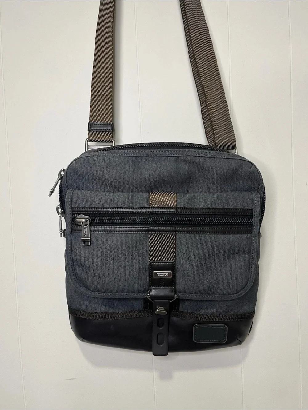 Tumi Alpha Bravo Annapolis Shoulder Bag Business Casual Leather Luxury Premium